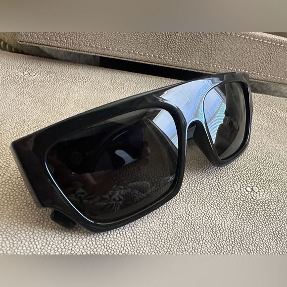 Burberry Men’s Black Rectangle Sunglasses - Made in Italy - Picture 14 of 17